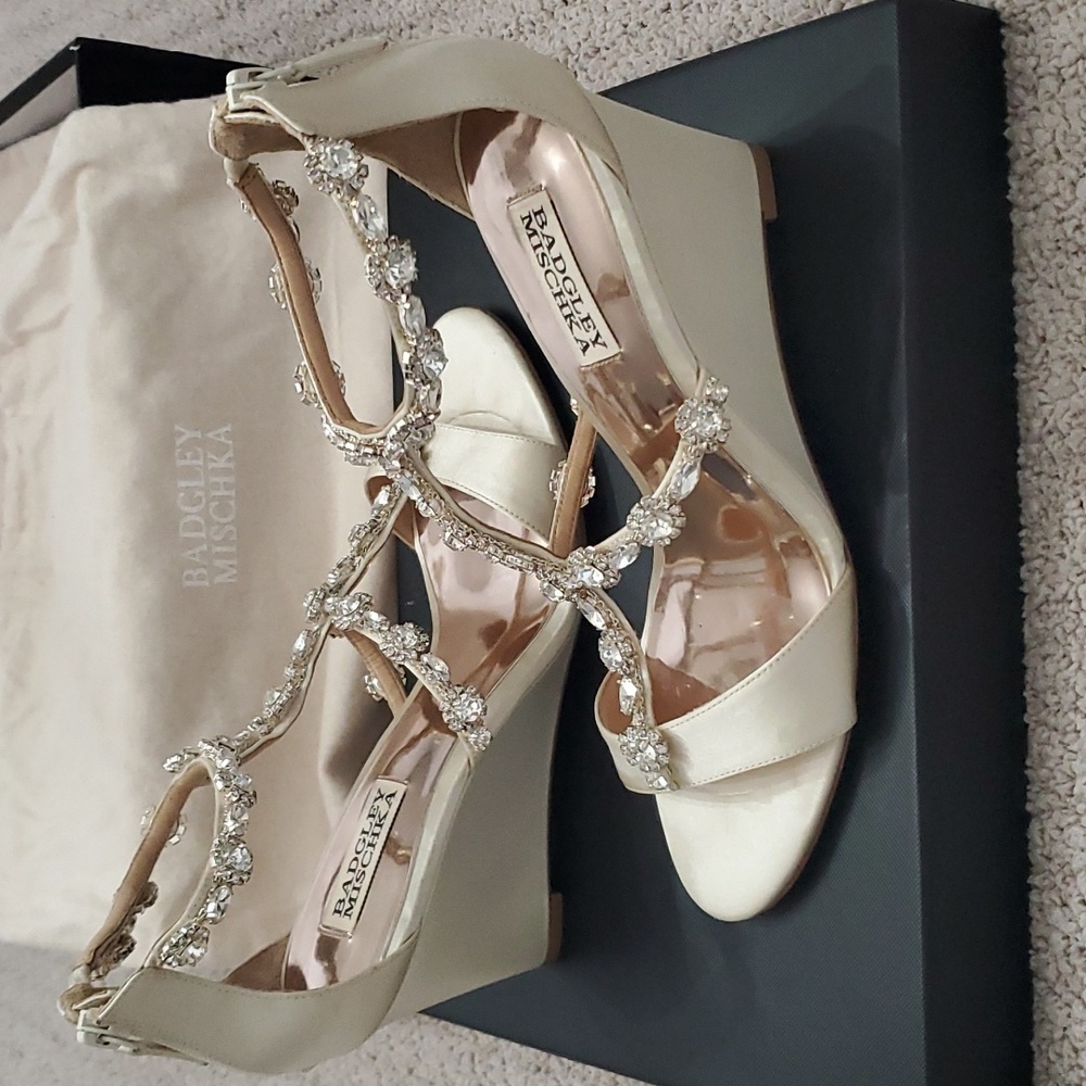 Badgley Mischka Tabby Wedge Ivory Heels - 8